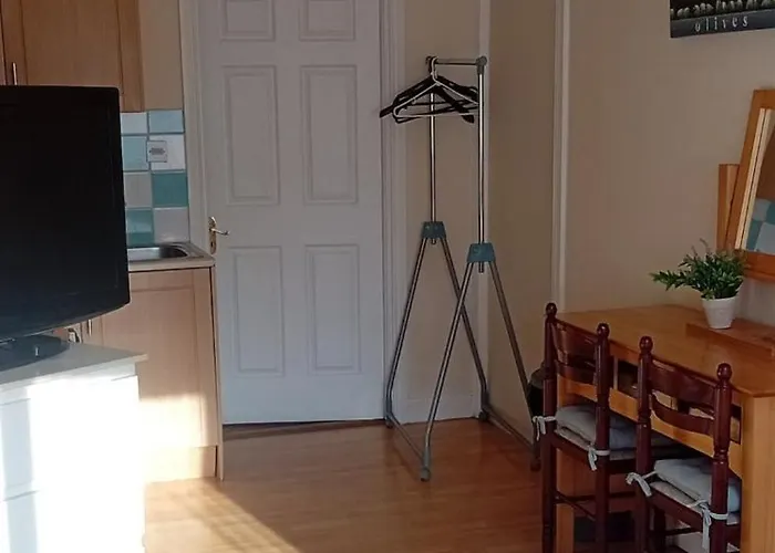 Lovely Double Bed Private In Town Апартаменты